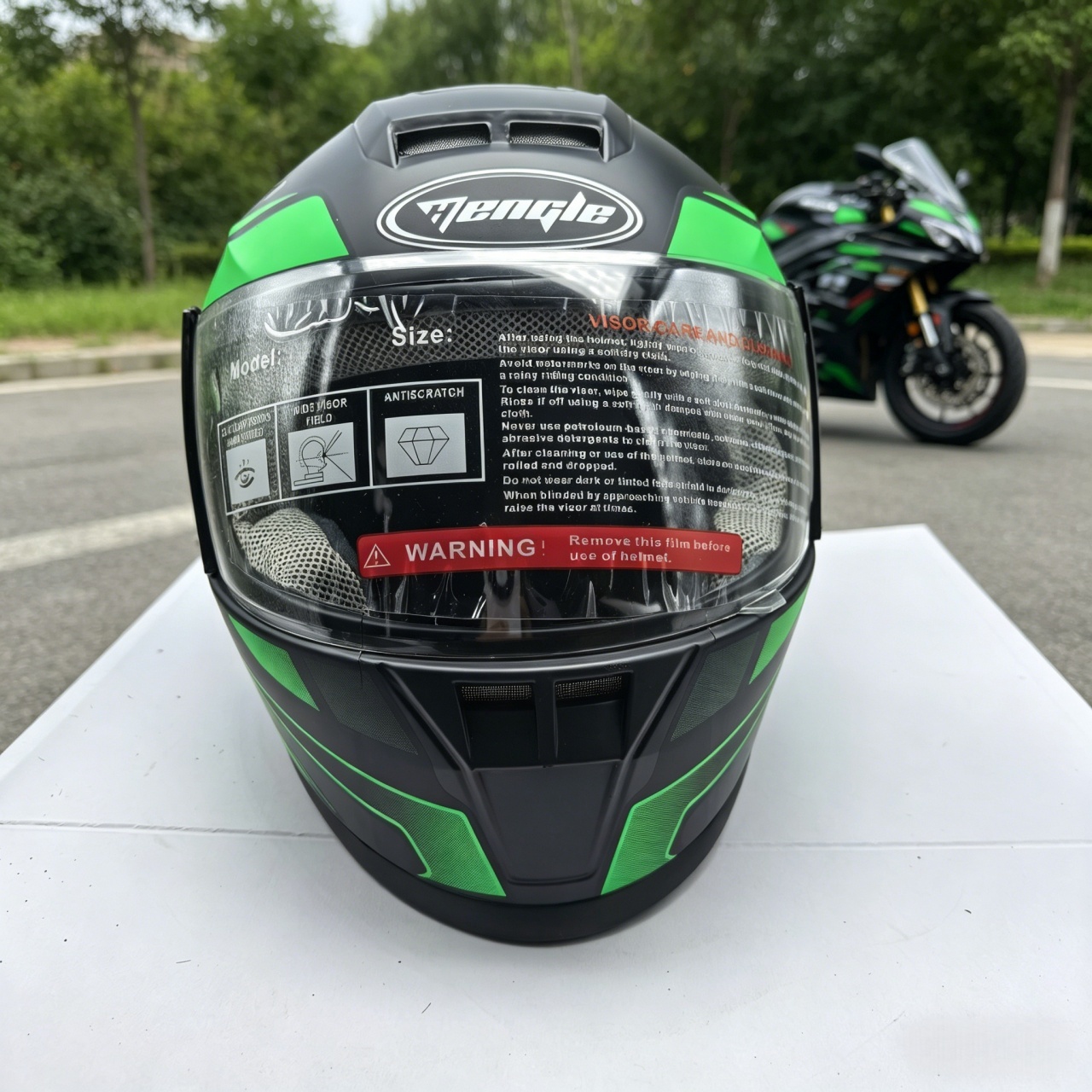 หมวกกันน็อคมอเตอร์ไซค์แบบเต็มห - Dual Visor Motorcycle Racing Helmet บทวิจารณ์และราคา