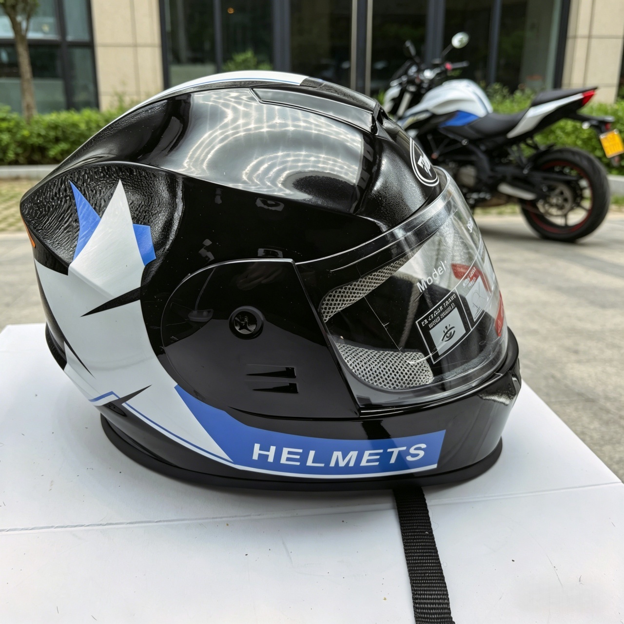 หมวกกันน็อคมอเตอร์ไซค์แบบเต็มห - Dual Visor Motorcycle Racing Helmet บทวิจารณ์และราคา